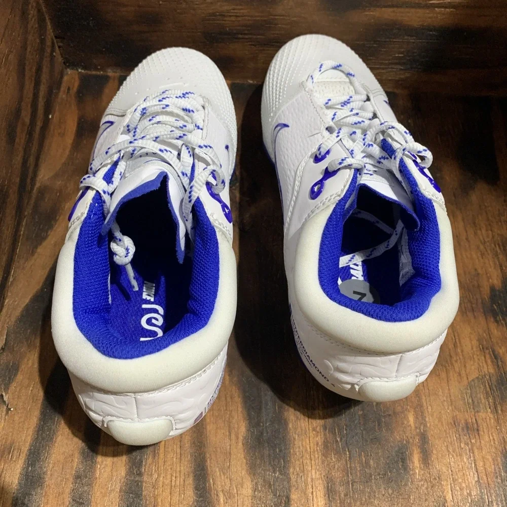 Nike Hyperdiamond 4 Elite White Softball‎ Cleats Women's Size 7  FZ0923-101 New